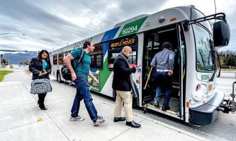 People moverbus with riders